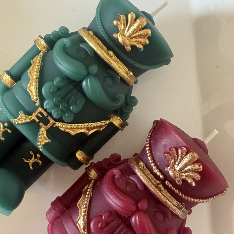 Majestic Emerald Nutcracker Candle – Luxury Holiday Decor